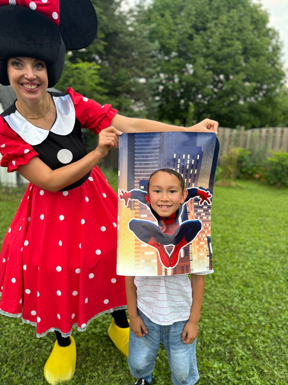 Minnie Mouse birthday party entertainer posing with a child during character meet-and-greet